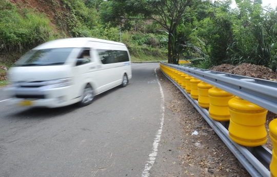 Teknologi Roller Barrier dari Korea Terpasang di Tikungan Maut Sukabumi