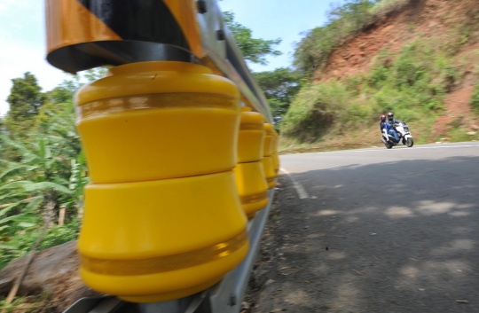 Teknologi Roller Barrier dari Korea Terpasang di Tikungan Maut Sukabumi