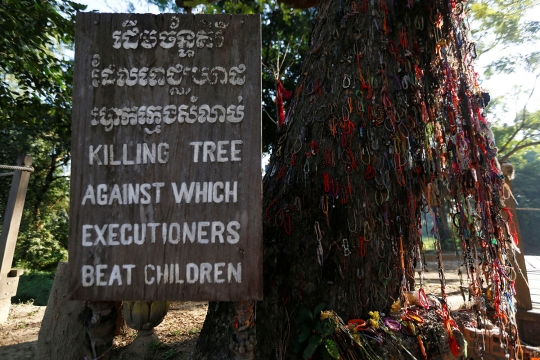 Mengunjungi Suramnya Ladang Pembantaian Rezim Komunis di Kamboja