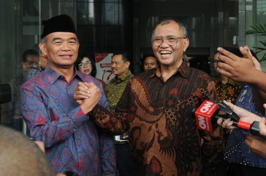 Usai Pertemuan Tertutup, Mendikbud Salam Komando dengan Ketua KPK