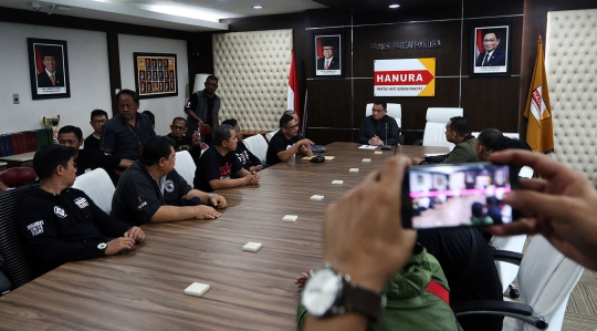 Aksi Serikat Pekerja JICT Geruduk Gedung DPR