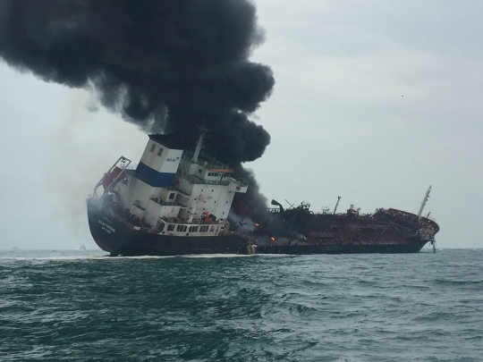 Kapal Tanker Terbakar di Perairan Hong Kong, Satu Tewas