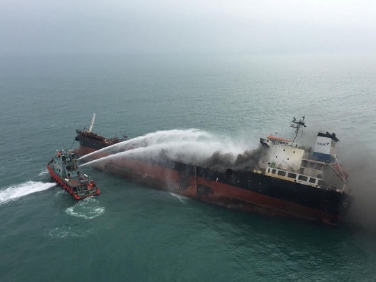 Kapal Tanker Terbakar di Perairan Hong Kong, Satu Tewas