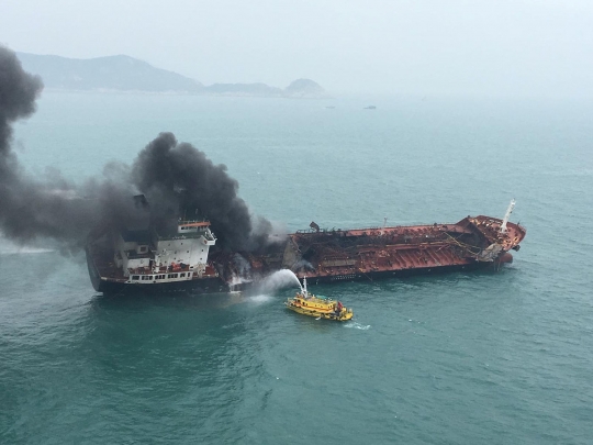 Kapal Tanker Terbakar di Perairan Hong Kong, Satu Tewas