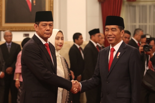 Jokowi Lantik Letnan Jenderal Doni Monardo Jadi Kepala BNPB