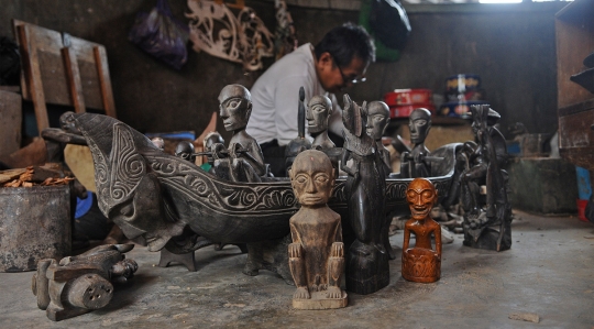 Melestarikan Budaya Melalui Patung