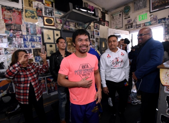 Manny Pacquiao Siap Pukul KO Adrien Broner