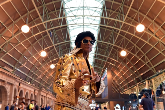 Stasiun Kereta di Sydney Diserbu Ratusan Penggemar Elvis Presley