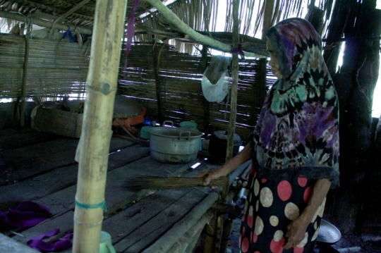 Kisah Nenek 83 Tahun Bertahan Hidup Sebatang Kara di Gubuk Reyot