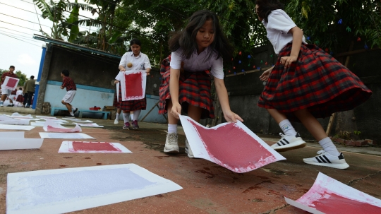 Kreatifnya Siswa SD di Jakarta Buat 1.000 Kertas Daur Ulang