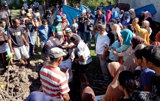 Isak Tangis Selimuti Pembongkaran 2 Kuburan Akibat Sengketa Lahan di Gorontalo