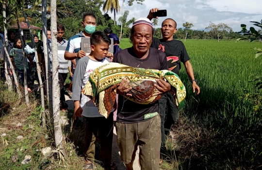 Isak Tangis Selimuti Pembongkaran 2 Kuburan Akibat Sengketa Lahan di Gorontalo