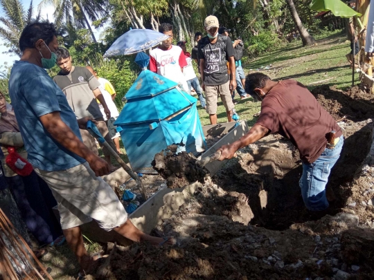 Isak Tangis Selimuti Pembongkaran 2 Kuburan Akibat Sengketa Lahan di Gorontalo