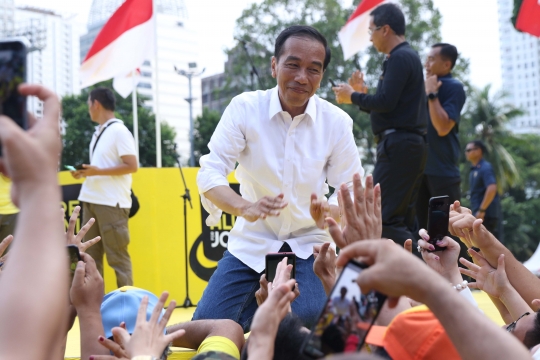 Usai Hadiri Deklarasi, Jokowi Sapa Pendukung dari Dekat