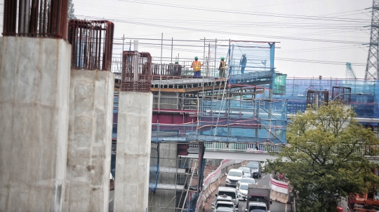 Memantau Progres Pembangunan Stasiun LRT di Cawang