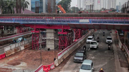 Memantau Progres Pembangunan Stasiun LRT di Cawang