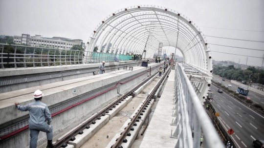 Penampakan Proyek Stasiun LRT TMII yang Sudah 50 Persen