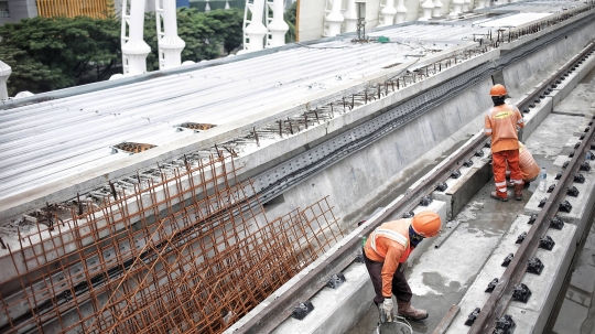 Penampakan Proyek Stasiun LRT TMII yang Sudah 50 Persen