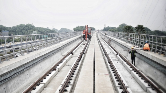 Penampakan Proyek Stasiun LRT TMII yang Sudah 50 Persen