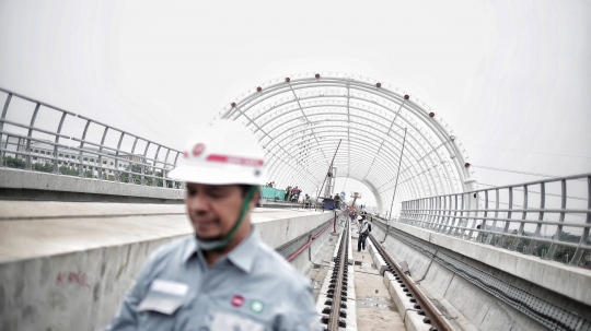 Penampakan Proyek Stasiun LRT TMII yang Sudah 50 Persen