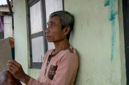 Semangat Beni Hiola Keliling Berjualan Ikan Meski Kaki Lumpuh