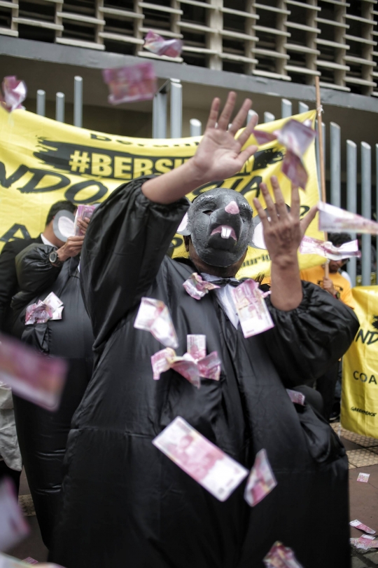 Aksi Bersihkan Indonesia dari Korupsi Politik di Bisnis Batu Bara