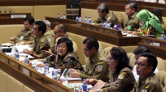 Rapat Kerja Menteri LHK dan Komisi IV DPR