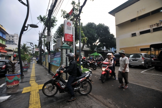 Imbas Larangan Parkir Pegawai Balai Kota, Kelurahan Kebon Sirih Penuh Kendaraan