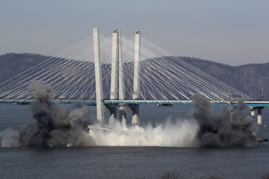 Sudah Tua, Jembatan Tappan Zee New York Dihancurkan