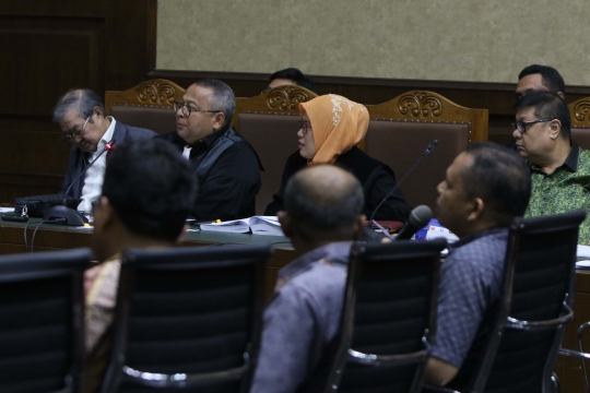 Reaksi Tamin Sukardi yang Terkantuk-kantuk Saat Jalani Sidang Lanjutan