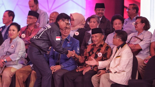 Suasana Dua Pendukung Capres dan Cawapres 01 dan 02 Jelang Debat Pertama