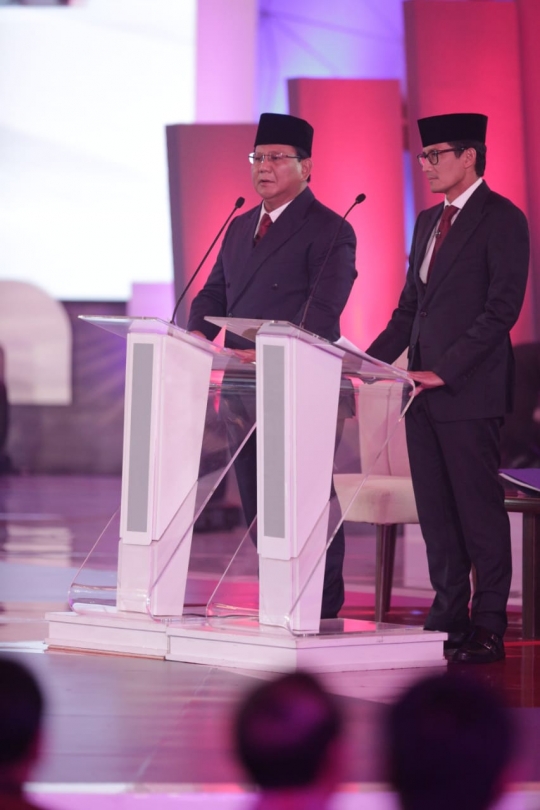 Gaya Jokowi-Ma'ruf dan Prabowo-Sandi Paparkan Visi Misi dalam Debat Pilpres