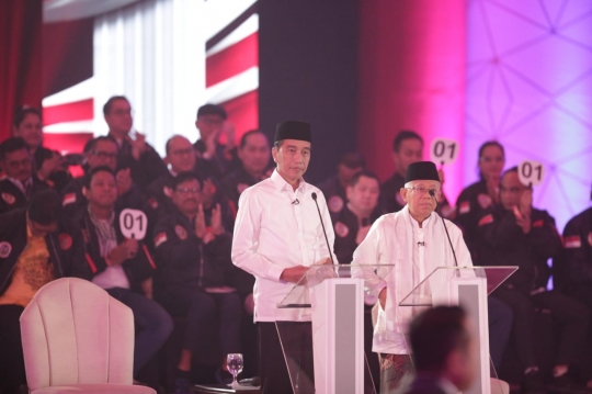 Gaya Jokowi-Ma'ruf dan Prabowo-Sandi Paparkan Visi Misi dalam Debat Pilpres