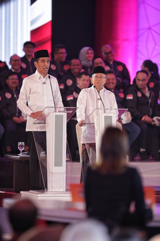 Ekspresi Jokowi-Ma'ruf Saat Debat Pertama