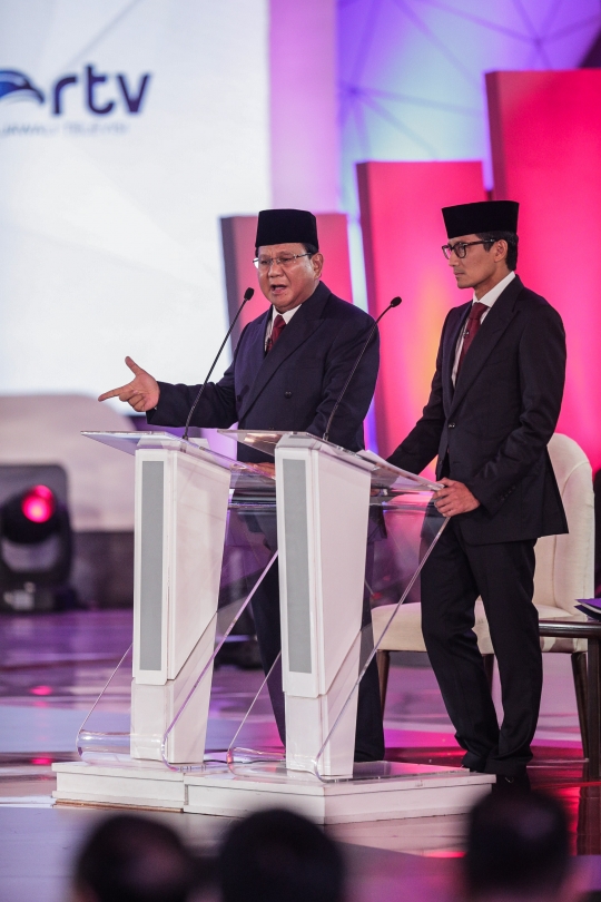 Gaya Prabowo-Sandi Saat Debat Capres