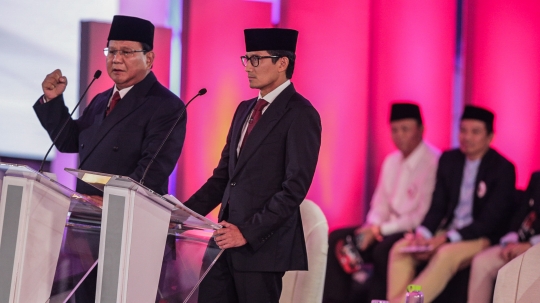 Gaya Prabowo-Sandi Saat Debat Capres
