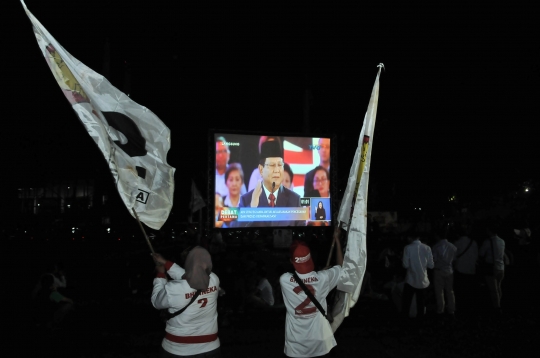 Antusias Pendukung Nonton Bareng Debat Pertama Capres-Cawapres