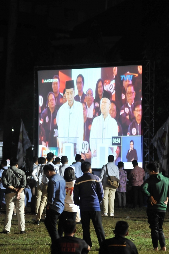 Antusias Pendukung Nonton Bareng Debat Pertama Capres-Cawapres