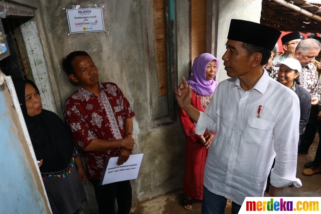 Foto : Jokowi Tinjau Pemasangan Listrik Gratis di Garut 