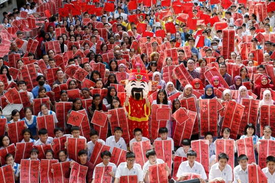 Antusias Ratusan Guru di Malaysia Bikin Kaligrafi China