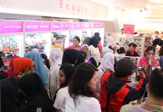 Mengunjungi '3 In 1 Store' di Tangerang
