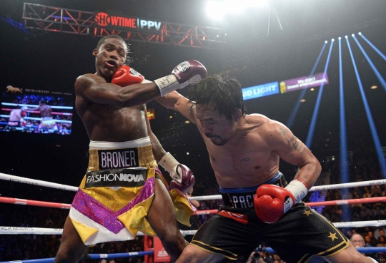 Kalahkan Broner, Manny Pacquiao Sukses Pertahankan Gelar