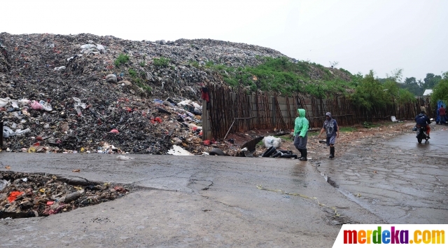 Foto : TPA Burangkeng Overload, Tumpukan Sampah Menggunung 