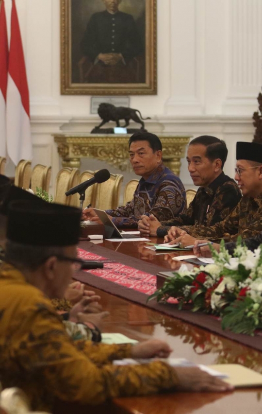 Didampingi Moeldoko, Jokowi Terima Ormas Islam di Istana