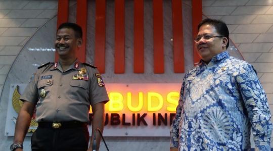 Ombudsman Berikan Keterangan Hasil Kajian Perizinan Senpi Untuk Sipil