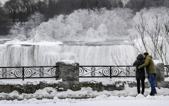 Ketika Air Terjun Niagara Membeku bak Film Frozen