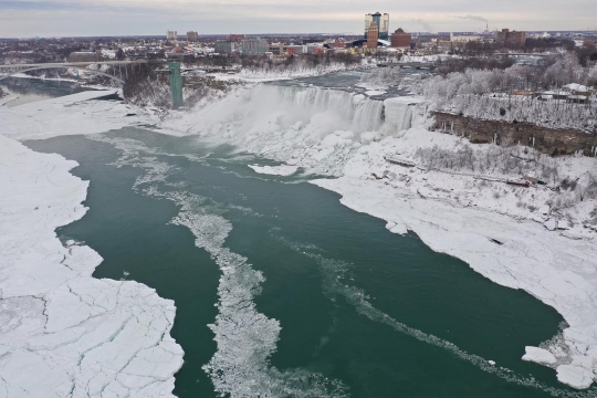 Ketika Air Terjun Niagara Membeku bak Film Frozen