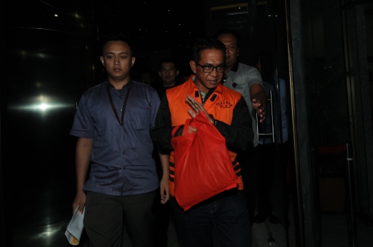 KPK Resmi Tahan Bupati Mesuji Khamami Terkait Suap