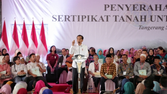 Presiden Jokowi Bagikan 40 Ribu Sertifikat Tanah di Tangsel