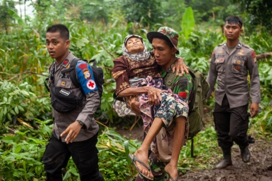 Tim SAR Cari Korban Longsor di Kabupaten Gowa